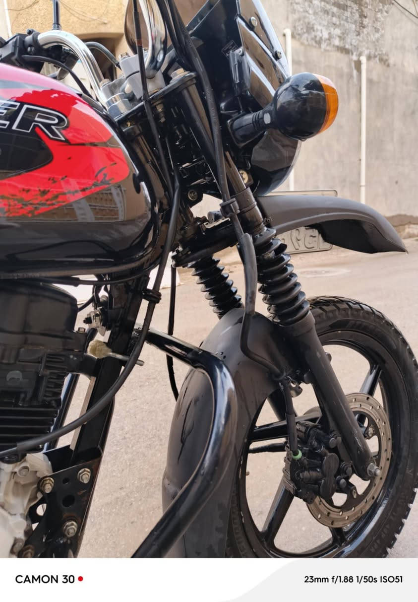 سلام عليكم دراجه بوكسر موديل ٢٣ مرقم سنويه ولوحه نازله بل ٢٠٢٤  بغداد تحويل بنفس اليوم دراجه مكفوله من الشخط مابيه اي نقص جديده بمعنئ الكلمه الشراي يتصل *********** مكاني ديالئ بعقوبه
