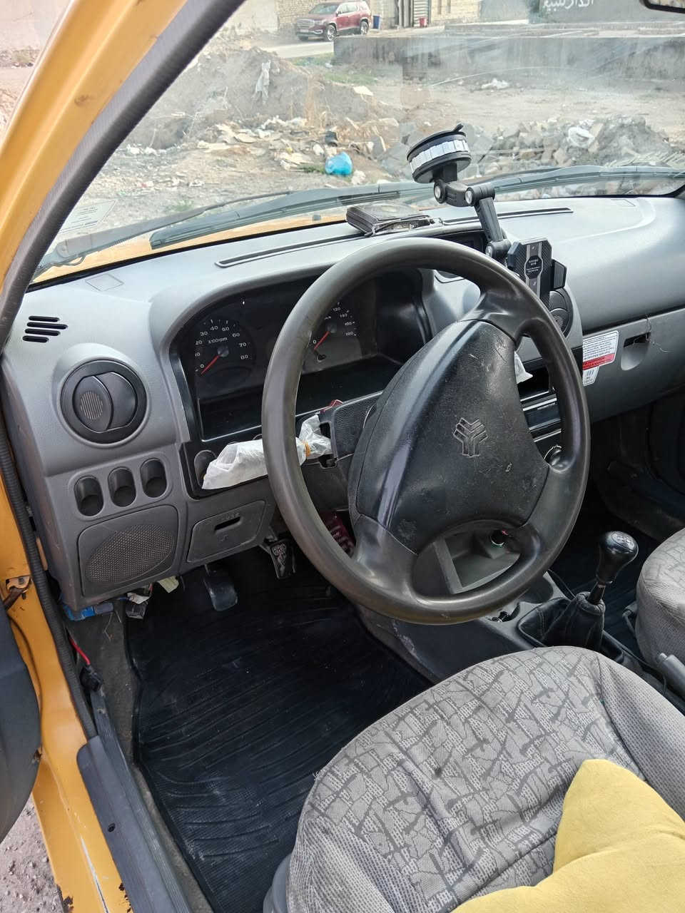 السلام عليكم سيبا 2015 بسمي مصفره هيه غرامات السياره ما بيه نقص بس اخياسات تخم تاير جديد حداديه نضيفه بس خياسات السعر 28 وبيه مجال بغداد 
***********
