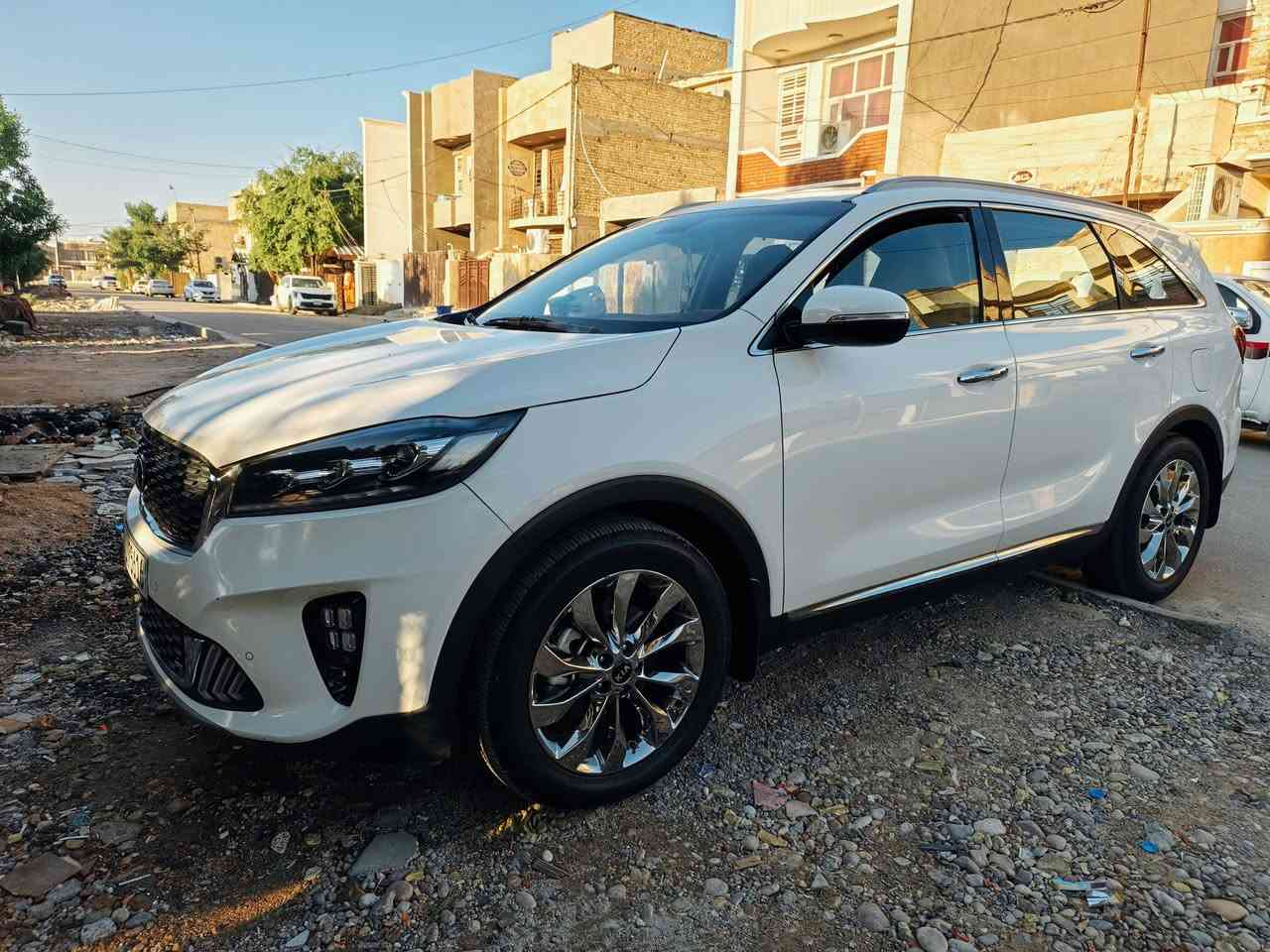 سلام عليكم سورنتو خليجي 2020 كفالة عامه ماشية 24 حقيقي
السيارة عل وضع شركة 
بدون صبغ وبدون بارد وبدون تكحيل
6سلنتدر 

7راكب

3قطع تبريد 

وباقي مواصفات معروفة

مكان بغداد ***********
