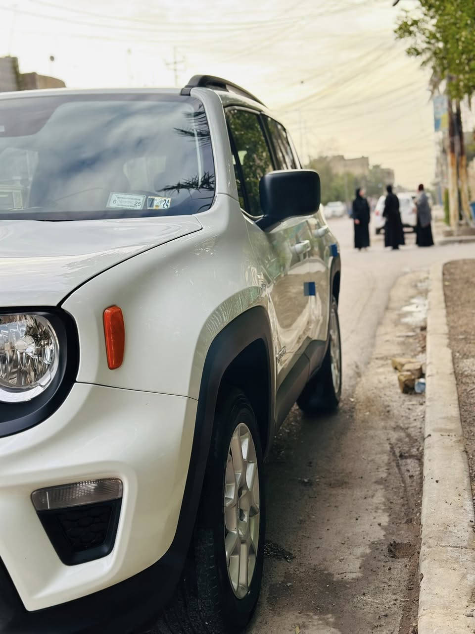 السلام عليكم للبيع جيب رنكد موديل 2023
ماشيه 27mi 

الحادث كما موضح في الصوره

فول موصفات عده الفتحه

فور ويل 4x4 

مكينه 1300تيربو

 السعر 140$ وبيهه مجال بسيط للطيبين مكان السياره بغداد 

اي استفسار اتصل على هذا الرقم 
***********
