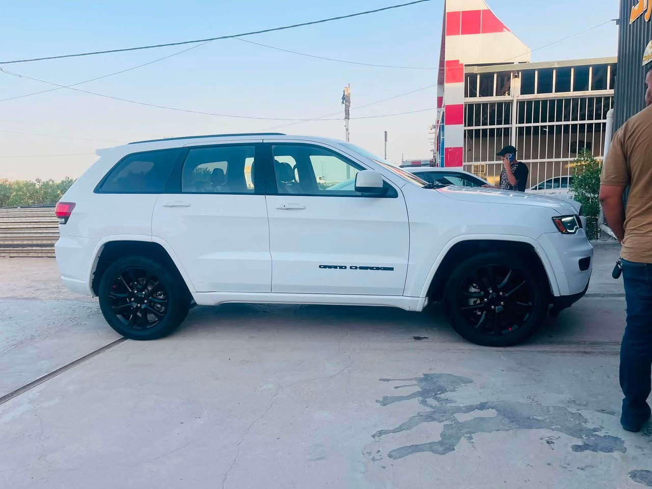 جيب جراند شيروكي 2019
بغداد , خصوصي
أبيض
مواصفات
الكاميرا الخلفية
التحكم على المنحدرات
تدفئة المقاعد
مرايا جانبية كهربائية
سقف بانورامي
كاميرا 360
تبريد المقاعد
حساس المطر
صندوق كهربائي
مستشعر وقوف
فتحة السقف
بصمة
شاشة مراقبة النقطة العمياء
التحكم التلقائي في درجة الحرارة
نظام المفتاح الذكي
نظام فرملة الطوارئ
نظام بدء التشغيل
مصابيح زينون الأمامية
8 وسادة هوائية
مانع الانزلاق
المصابيح الأمامية ليد
تدفئة مقود القيادة
عرض المعلومات على الزجاج الامامي
مقاعد تدليك
إنارة محيطية
أبل كاربلاي
رادار
شاحن لاسلكي
التشغيل عن بعد
4x4
نظام تعليق هوائي

مقاعد تدليك
إنارة محيطية
أبل كاربلاي
رادار
شاحن لاسلكي
التشغيل عن بعد
4x4
نظام تعليق هوائي
أوتو بارك
الكانتارا
تحذير مغادرة المسار
كشافات ضباب
وضع القيادة
التحكم الإلكتروني في الثبات
ظام إلغاء الضوضاء
مرايا جانبية تدفئة
حذير من الاصطدام الأمامي
خطوات جانبية
مثبت السرعة التكيفي
زر التشغيل
صندوق بدون استخدام اليدين
تحكم التكييف التلقائي
الضوء العالي التلقائي
حساسات ضغط الإطارات
رؤية ليلية
نظام تنبيه السائق
الموقع ذي قار الشطرة
الهاتف ***********
