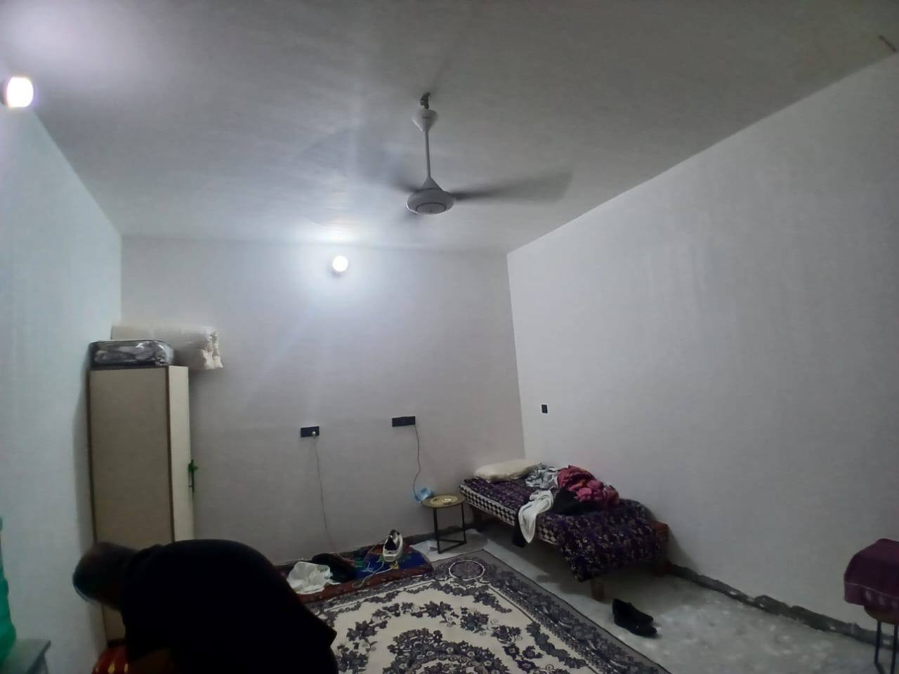 سلام عليكم بيت ٢٠٠بناء ٩٠متر باقي وري البيت ١١٠متر 
ستقبال و مطبخ وصحيات بناء جديد ٢٠٢٦ سعر ٢٨وبي مجال  حي لامين مجمع الامير السكني النموذجي كافت الخدمات ماء كهرباء ناره اليليه ارصفه شوارع تبليط ١٢متر اكثر الاستفسار نتصل ***********
