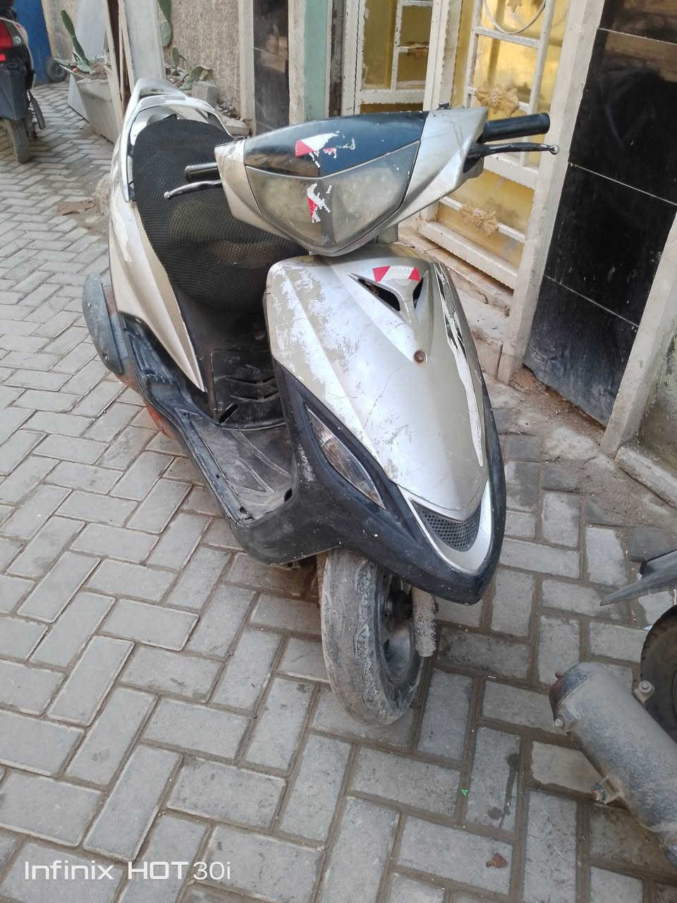 دراجه ماكس ثعلب للبيع دراجه حلوة كما موضح في الصورة نقصهه باتري وكلوبات ودراجه من  اشغلهه تشتغل وتطفه مرات مو دائما السعر 275وبيهه مجال هذا رقمي متواجد عل واتساب وراسلني وتدلل ***********
