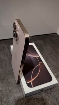 ايفون 16 برو ماكس ذاكره 256 دبل سيم كارت بطاريه 🔋93  نضافه الجهاز 100/...