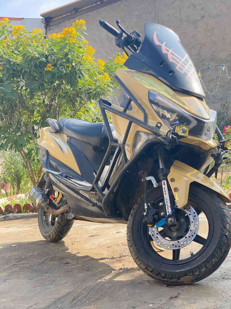 سلام عليكم دراجة سترونك xmax مزوده للمرارس بفورزه دراجة نضيفة وعلى وضع الوكالة بلاديه محرك كلجات كله بلادي مكاني كربلاء واتساب ***********
