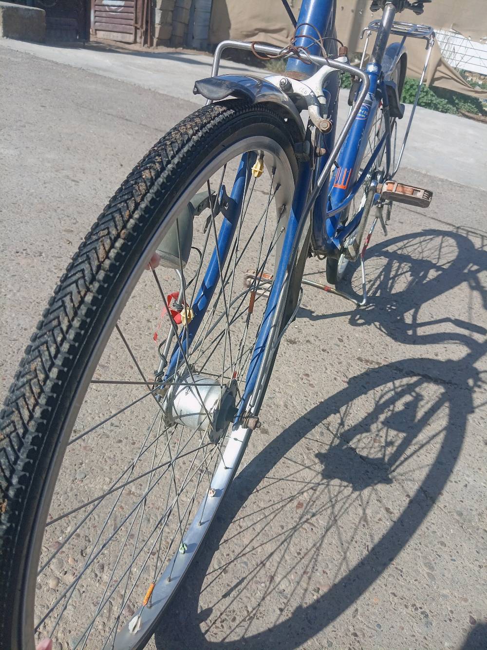 بايسكل بناتي حجم 26 مستخدم 9 اشهر  البايسكل جديد من المدرسة للبيت ومن البيت للمدرسة.
