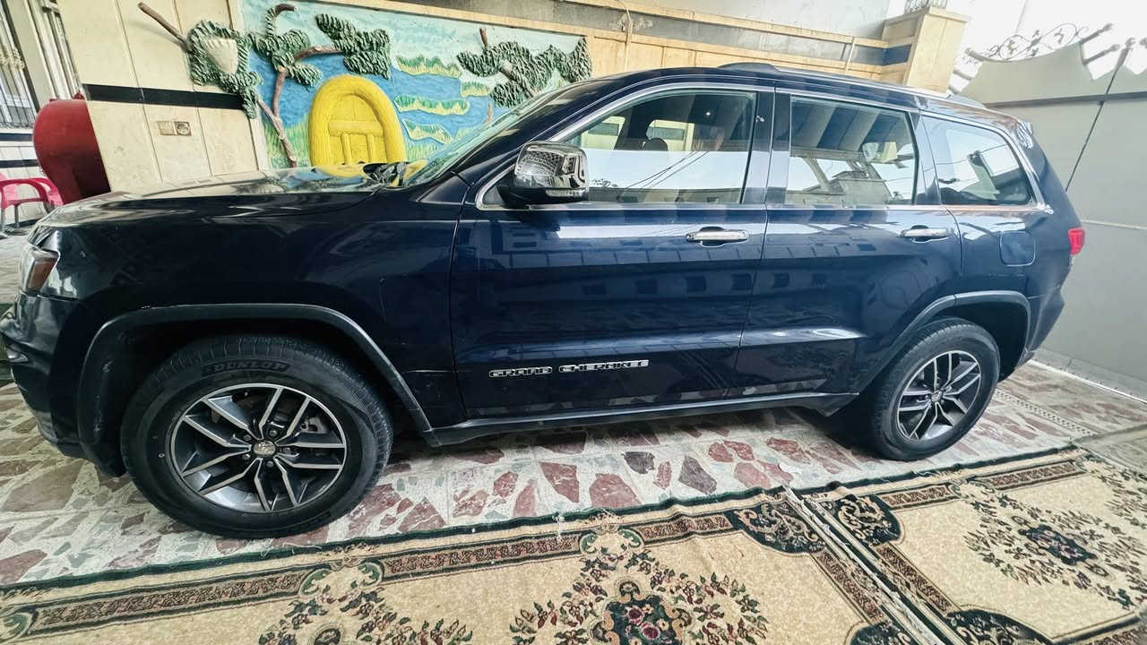 السلام عليكم 
جيب كراند شيروكي موديل 2018 سياره نضيفه جدن مال جناي فول مواصفات 
واحد علا واحد رقم كربلاء بسمي اني بيه بعد هواي موصفات سياره جديده بمعنه مكاني كربلاء 
السعر 215 
*********** 
***********
