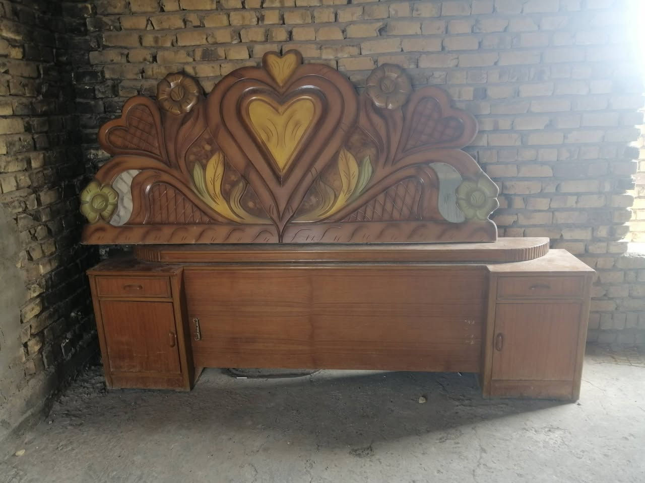 غراض البيع حصران العدد ٦ زوالي العدد ٣ زاويه نضيفه مكان بابل قرب العلويه شريفه ***********
