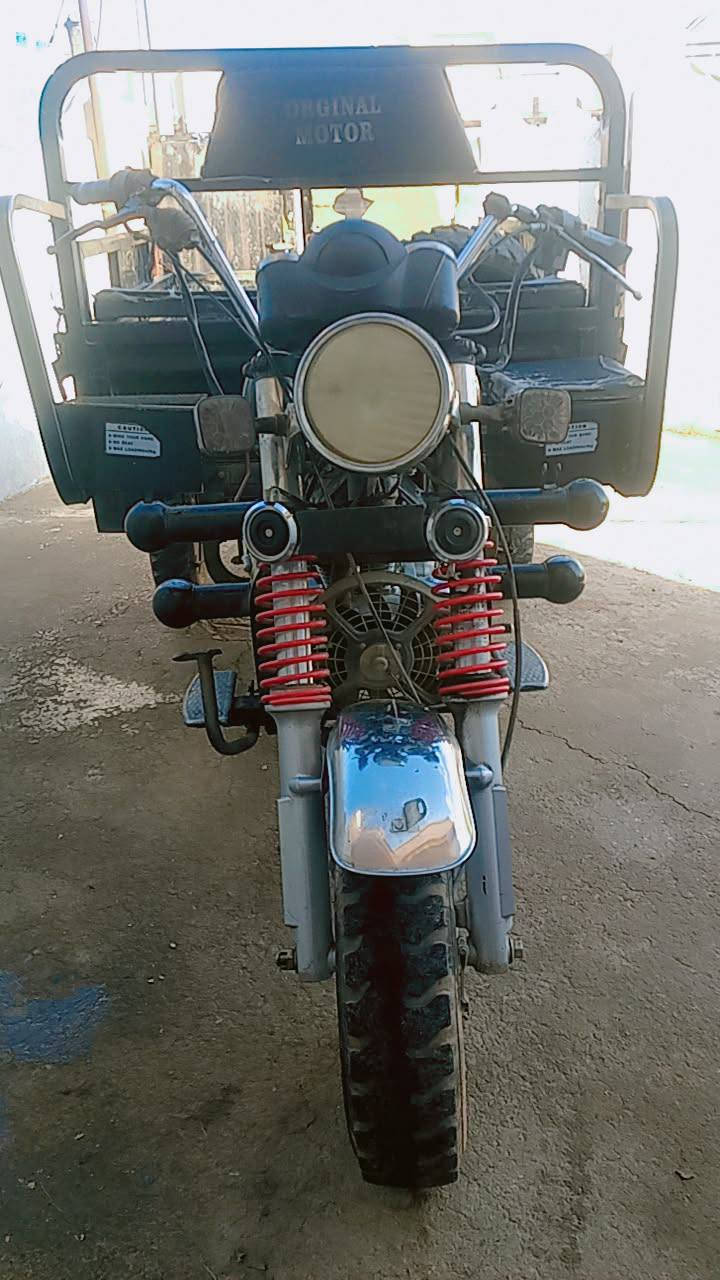 للبيع ستوته محرك جديد نضيفه اوراق كامله مكان مجمع زيتون ١٥٧٤ بيت سعر ١٧٠٠٠٠٠٠٠٠
