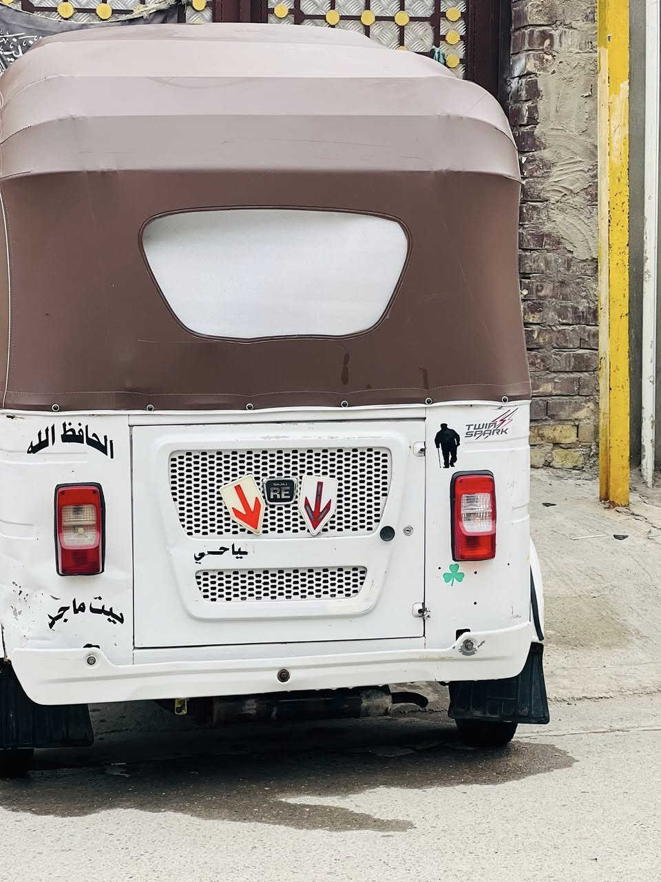 يا الله سلام عليكم تكتك 21 شهر 12 مرقمه رقم عربي بيها ضربتين تكمه ومن وره سنويه بسمي تحويل ثاني يوم سعرها 7وربع وبيها مجال شي قليل حك جيه 

***********
