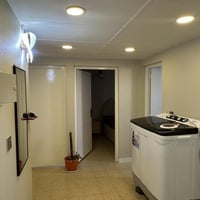 شقه البيع قرب مدرسة عمر المختار طابق 3غرف3السعر اتصال 07828899699
