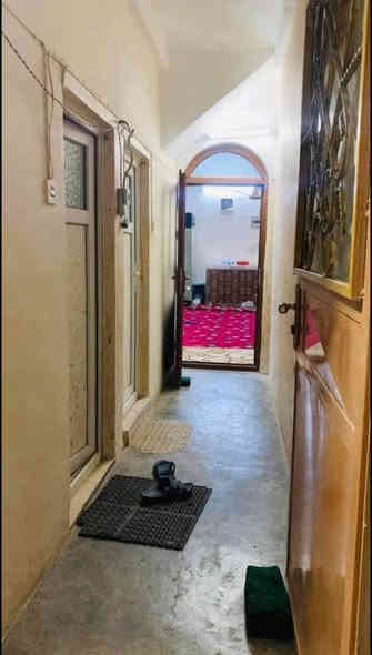 دار للبيع في حي الخضراء  ً فقط يحتاج صبغ فقط  
- ((طابو )) صرفف صرف  
 
ركن شارع عريض  - مجاور دائره الرعايه الاجتماعيه  
قريب على 5 مدارس  وجامع 4 مولات  وروضه وملاعب ثنين وطريق المطار + طريق المعارض  
 
قاطين * مساحته 200 متر الطابو + 100 متر حديقه فضلى ) 
الطابق الاول  كراج كبير  
مطبخ فول سيراميك  جديد وسقف ثانوي جديد 
غرف جدد مصبوغه مع ديكورات بالصبغ ❤️ 
هول كبير  
غرف نوم عدد 2  
حمام وتواليت كاشي فول  
وحديقه خارجيه + كراج كبير لسيارتين  
 
يحتوي على كراجين للسيارات كل كراج يتسع سيارتين 
الطابق الثاني قسمين  - بناء جديد ناقصه صبغ 
#قسم يحتوي على مطبخ كبير وغرفه نوم + استقبال + حمام وتواليت وهول  - وبلكونه  الارضيه فول سيراميك   
 
#قسم الثاني يحتوي على غرفه استقبال كبيره + هول + حمام وتواليت وبلكونه عدد 2  / بس ناقصه شبابيك وبياض وكاشي كهرباء واصله هم  
 
*********** صاحب الدار  
السعر خاص لطفآ ♥️
