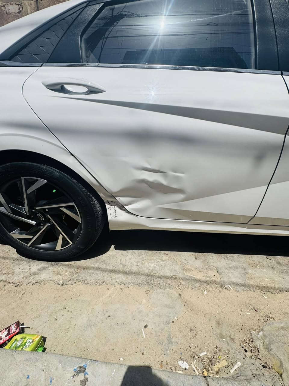 سلام عليكم سياره تجميع صيني  فول مواصفات معروفه مواصفاتهً ما داعي اذكرهنً مكان بصره سعر 133 وبيه مجال وبيه بس هاي ضربه. موضحه. بلصوره وما مصلحه. ضاله ع ضربتهً ولباقي كله مكفول ماشيه 42 مديل سياره 2024. ***********
