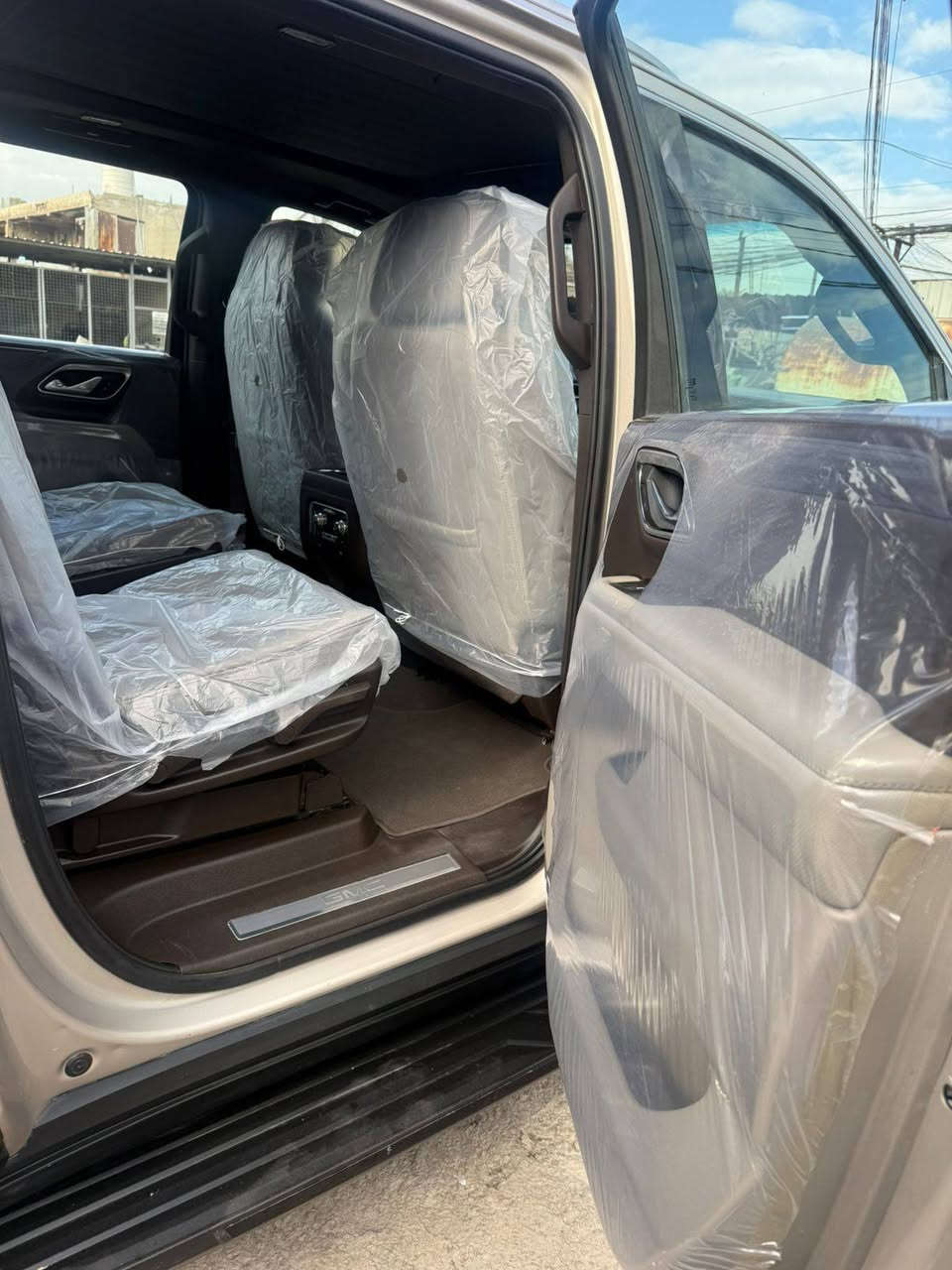 السلام عليكم GMC يوكن شاطي طويل موديل2023مسافه مقطوعه 23،000
سياره فول للاخير تواصل ***********
شاشه جبيره مقاعد vip شاشه دجيتل الكتروني سياره فول للاخير سياره ما نازله للشارع وما مشتغله خط ابد سياره جديد بمعنى الكلمه ماشيه 23الاف بس رقم اربيل بسمي لون شمباني جنطه كهرباء سياره فول فتحة سقف 
الحادث اعصار عندك صبغ فقط جاملغ خلفي سياره بجم كبس وعندك مكانات بيها بارد
