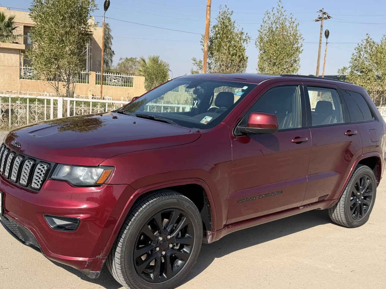 جيب بلاك توب 2021 لون كرزي مميز
رقم بغداد تحويل ثاني يوم 
مكينه 3600 v6 
المواصفات:
شاشه جبيره 
كشن كهرباء 
تدفئه وتبريد كشنات 
تدفئه ستيرن 
وضع ال (sport)
رادار جانبي 
وتوقف ذاتي حساسات اماميه خلفيه 
وبعد بيها مواصفات هواي

الضرر فقط الباب الخلف الراكب صبغ وخشم الجاملغ صبغ وشويه من البنيد عداهن السياره مكفوله 

السعر 245وقابل للتفاوض 
مكان ديالى المقداديه
للاستفسار ‭0770 760 6681‬
