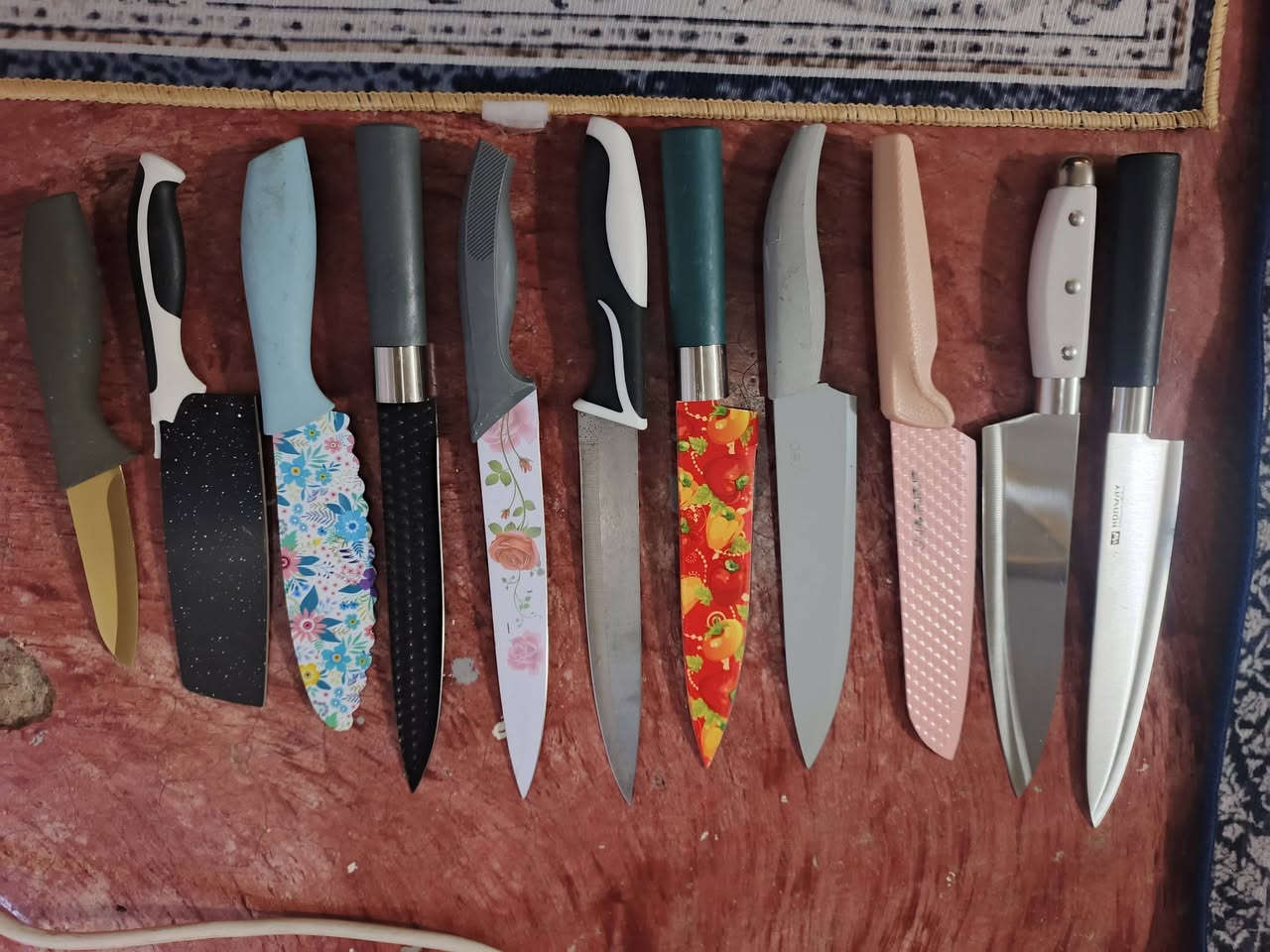 سكاكين🔪🔪🔪 للبيع عدد 11 سكاكين أوربي سعر كلهم 17 ألف مكاني كركوك حي العسكري ***********
