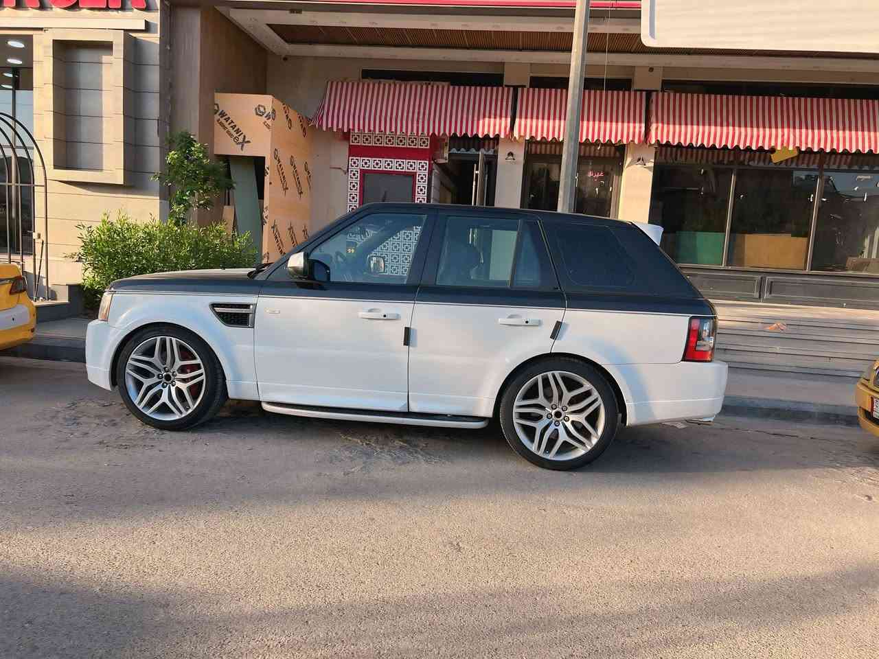 سلام عليكم شعدك مراوس نزل استقبل فرق او انطي فرق / رانج روفر واحد عله واحد سبورت مواصفات رجال اعمال يعني فول مواصفات للخير /رقم الهاتف بي واتساب موجود كل الوقات/***********
