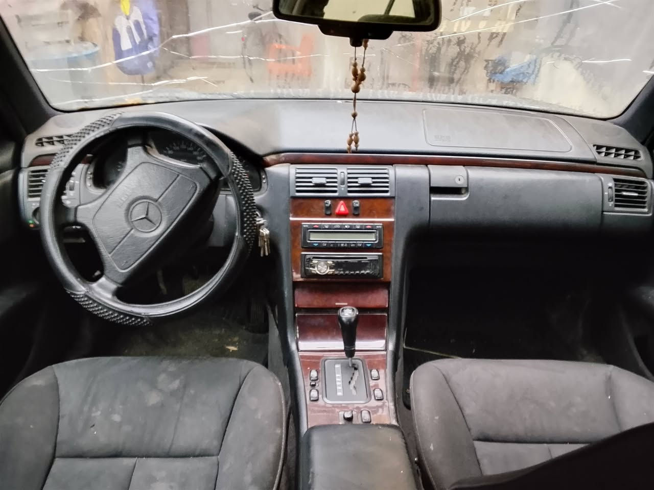 سياره مارسديس ام عيون موديل 2000 للبيع منفسينت محرك كاز وائل ابيعكم حديد رقم الهاتف ***********
