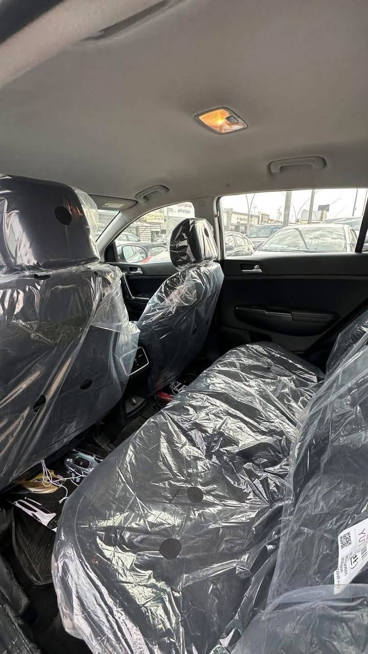 بسم الله للبيع كيا سبورتج موديل 2022امريكي ضررهة بسيط جداً ماكو امريكي يجي هيج ضرر خفيف السونار موجود بالمنشور السيارة بعدهة على وضع الشركة قطعتين تبريد مكينة 2400 كفالة عامة ومعروفة مواصفات السبورتج الراقية السعر 180 وبيهة مجال بسيط الشراي يتصل *********** 
الرمادي مركز المدينة
