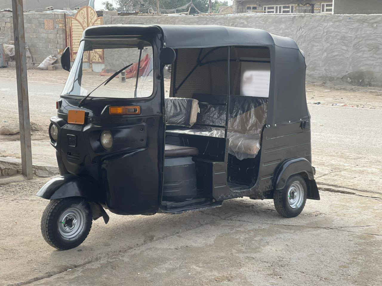 السلام عليكم تتكتك للبيع موديل 2020 شهر 10رقم واسط بيه قليل بارد بل كنر الموضح  بل صوره والباقي مكفول دخم تاير جديد المكان واسط كوت الاستفسار الاتصال على الرقم ***********
