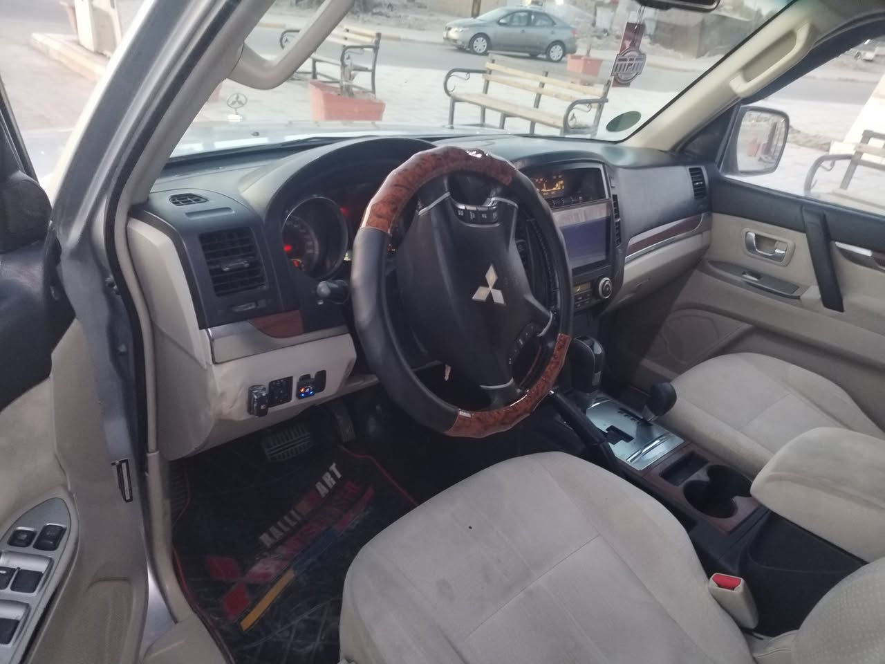 مكلف بالنشر .السلام عليكم .... باجيرو 2008 خليجي 3 قطع صبغ مكينه 3000  گير وحدادية وتخم تاير  تدفئه تبريد شغال بيها منضومة غاز 60 لتر جاهزه من كلشي السياره رقم مميز قادسية ... مكان السياره ديوانيه بيع مستعجل السعر 105 وبيها مجال للاستفسار ‏‪***********‬‏
