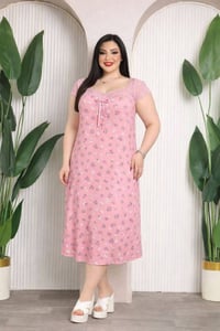 ملابس نسائية • الثانية والثالثة مجاناً • تخفيضات