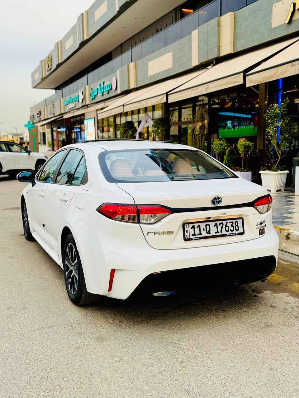 سلام عليكم كورلا  هايبرد 2024 فول 
كلش بحالة وكالة على ايدي من زيرو لحد الان رقم بغداد هزة جديدة سيارة مصروف عليها هواي كماليات عازل حراري للجام مدوشمة دوشمة عامة كشنات وارضيات جلد اسف على اطالة بس يشتري علمود يعرف مواصفات 
🔹فتحة 
🔹دخول ذكي بدون مفتاح 
🔹بصمة ابواب 
🔹اشاير بل مري 
🔹لايت زينون 
🔹ماطور لايت (يصعد وينزل )
🔹اوتو لايت عالي
🔹اوتو هولد 
🔹سايد بريك بصمة ذكي 
🔹زر EV  
🔹وضعيات قيادة 
🔹داخل جلد لونين ماروني + اسود
🔹دركة خياط 
🔹لد نهاري + اشارة لد 
🔹تبريد ❄️ ثلج  قطعتين 
🔹اكواب حار بارد 
🔹شاشة كار بلي بلوتوث 
🔹عدادات دجتل 
🔹داخل جلد لونين ماروني واسود 
🔹قيادة ذاتية +رادار 
🔹تحذير عند خروج عند مسار +بريك ذاتي عند حاجة 
🔹منافذ طاقة امامية وخلفية 
🔹ويل كب 
مكاني حي جهاد  *********** بغداد, العراق
