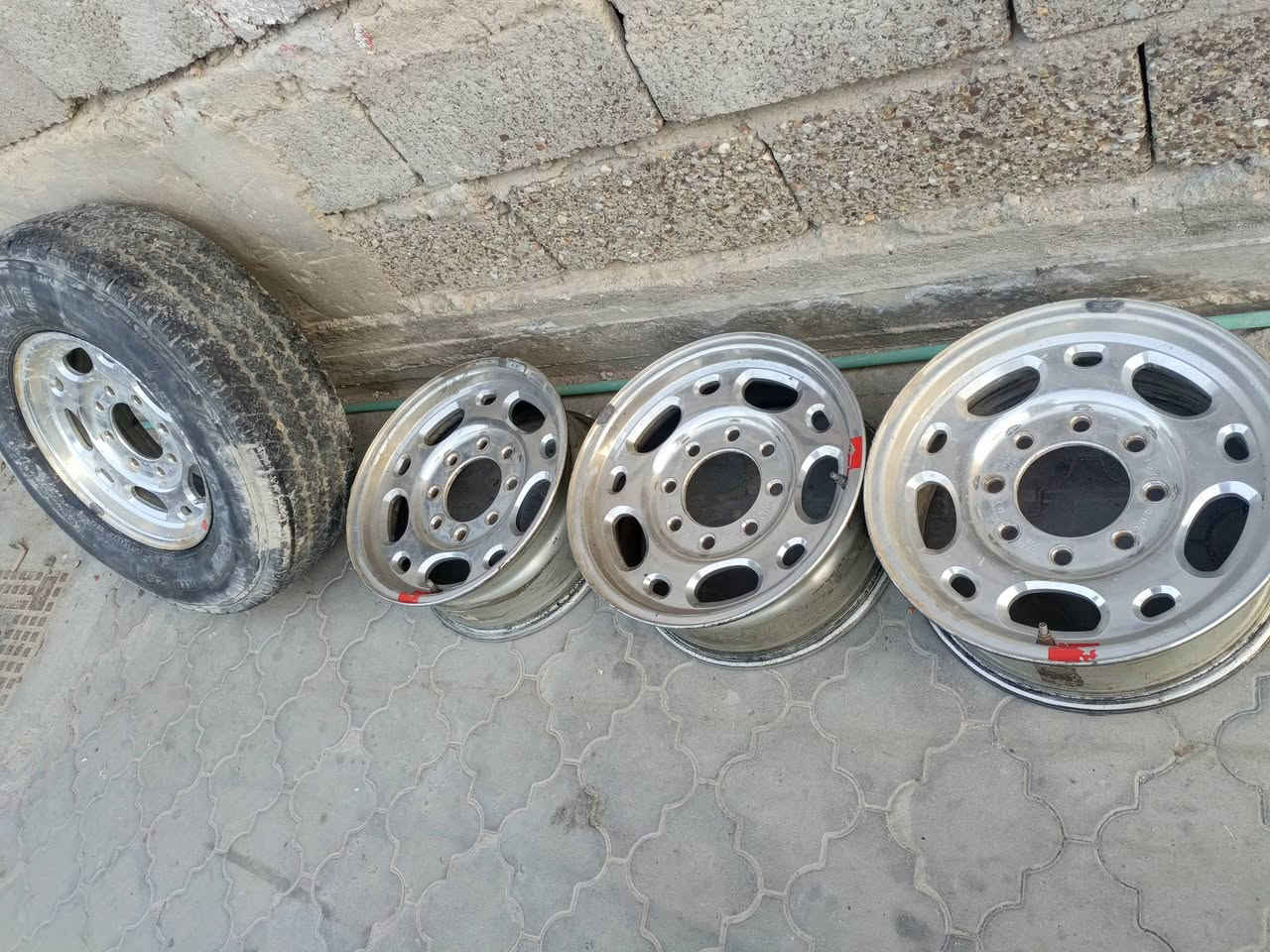 ويلكب الفيني لبيع العدد ٤نضيفات السعر 4ورقات بيه مجال قليل العنوان البصرة قضاء الزبير ***********
