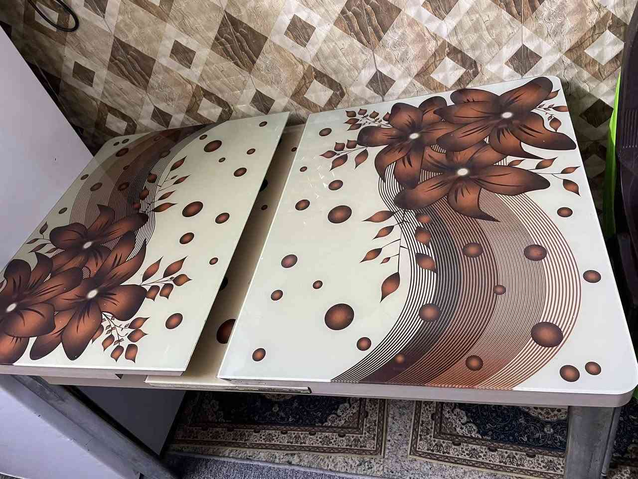 ميز طعام استعمال جديد بدون كراسي يتكبر ويتصغر الميز سعره 120 وبي مجال بغداد الطوبجي
للاستفسار ***********
