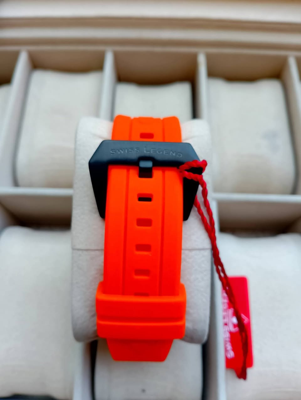 بسم الله الرحمن الرحيم 
تحيه طيبه للجميع ♥️ 
للبيع ساعه SWISS LEGEND
الصنع سويسري اصلي 
وكاله غير مستخدم 
نافذه لعرض التاريخ 
سير ربل اصلي 
سناتر شغاله 
قفل بحري 
رنك دوار 
السعر 110 الف 💵💵
العنوان بغداد الدورة 
يوجد توصيل إلى جميع محافظات العراق وبغداد أيضاً 
للحجز والاستفسار المراسله على الخاص او على الرقم 
ه‍ *********** ☎️ متوفر واتساب
