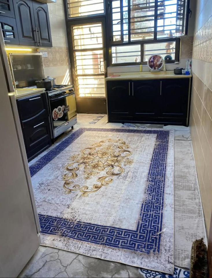 السلام عليكم
دار للبيع في حي المهندسين زراعي ٢٥
المساحة ١٥٠ متر
واجهة ٧ نزال ٢١
يحتوي على استقبال ومطبخ وهول معزول عن الدرج
وغرفة نوم ٤في ٥
 وصحيات داخلية وخارجية
وترك عدد ٢ 
البيت ع الشارع الرئيسي 
مقابيل مجمع القادسية 
للأستفسار المراسلة على الخاص
او على الرقم ***********
