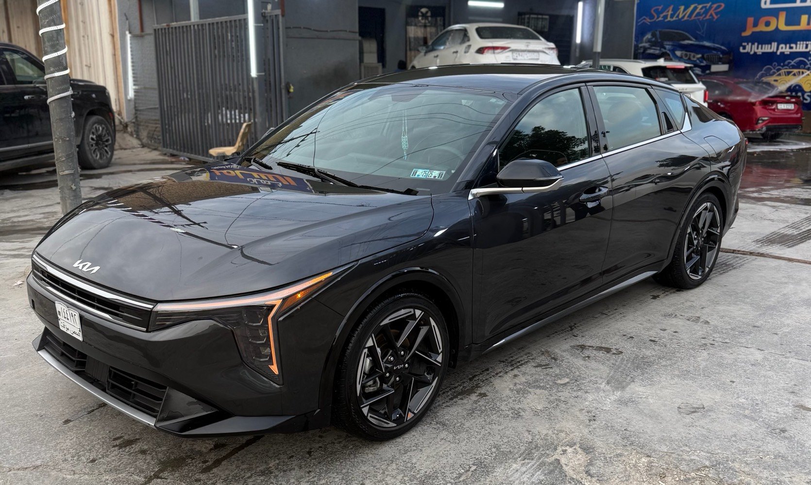 السلام عليكم تم تنزيل السعر بسبب الوعود الكاذبة 
كي فور 2025
وارد امريكي
Kia k4
فول مواصفات عدا فتحة 
.تشغيل عن بعد  اشاير بلمري رادارات
.اشارة ترحيب 
.كشنات تدفئة
الداخل لونين 
كشنات جلد لونين اوتو هولد
كشنات تدفئة شفتات بلستيرن
.سايد بريك كهربائي
.رادار جانبي وامامي 
.مازدات led لد ثلاث عدسات
.قيادة ذاتية 
.تحديد مسار
.شاشة متصلة 
.اضوية داخلية لمس
.تحكم كامل عن طريق الشاشة 
. دشبول بيانو 
مكينه 2000 دوش 

الحادث موضح بالصور 
تبديل فقط جاملغ والبابين نفسهن شتغلتهن شغل درجه اوله
ايرباك فقط البرده.
السعر :162
بدون لوحات منفيس بسمي
***********