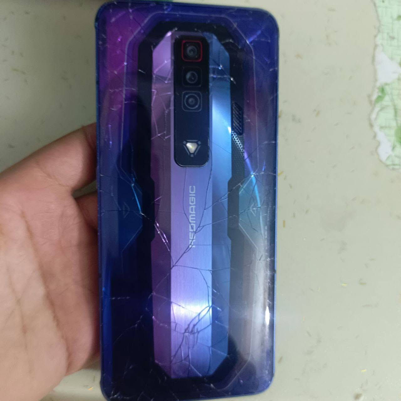 📱 للبيع RedMagic 7 Gaming 🔥 جهاز ألعاب قوي
✅ المعالج: Snapdragon 8 Gen 1
✅ الرام: 16GB
✅ الذاكرة: 256GB
✅ الشاشة: AMOLED 6.8 إنج بدقة عالية وتردد 165Hz
✅ البطارية: 4500mAh مع شحن سريع 65W
✅ نظام Android 13
✅ مراوح تبريد مدمجة للألعاب
✅ الجهاز شغال ممتاز وما بيه أي مشاكل
✅بي شفتات مدمجه
السعر350 بي مجال


**إذا كنت صاحب هذا الإعلان وتريد حذفه لأي سبب، رجاءا أرسل رسالة إلى الدعم الفني**