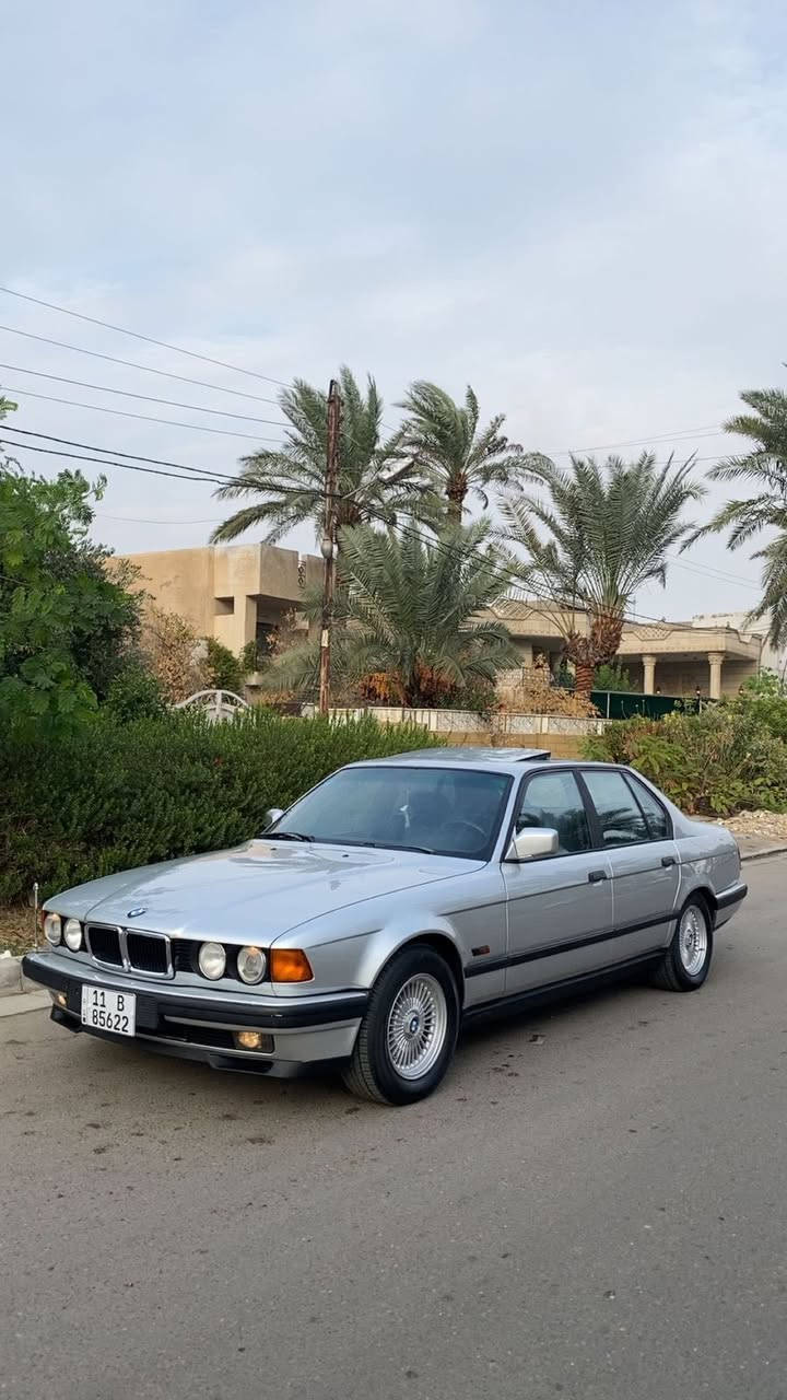 السلام عليكم للبيع بي ام 730 موديل 1991 رقم بغداد جديد بسمي السيارة فول مواصفات فتحه سقف جام كهربائي-+دبل جام بلورايز 
كير محرك بشرط 
لايت زنون أصلي كهربائيات كله شغاله 
مصبوغه عام لجماليه فقط 
العنوان الأنبار الرمادي 
السعر 85 وبيه مجال بسيط 
لاستفسار ***********
