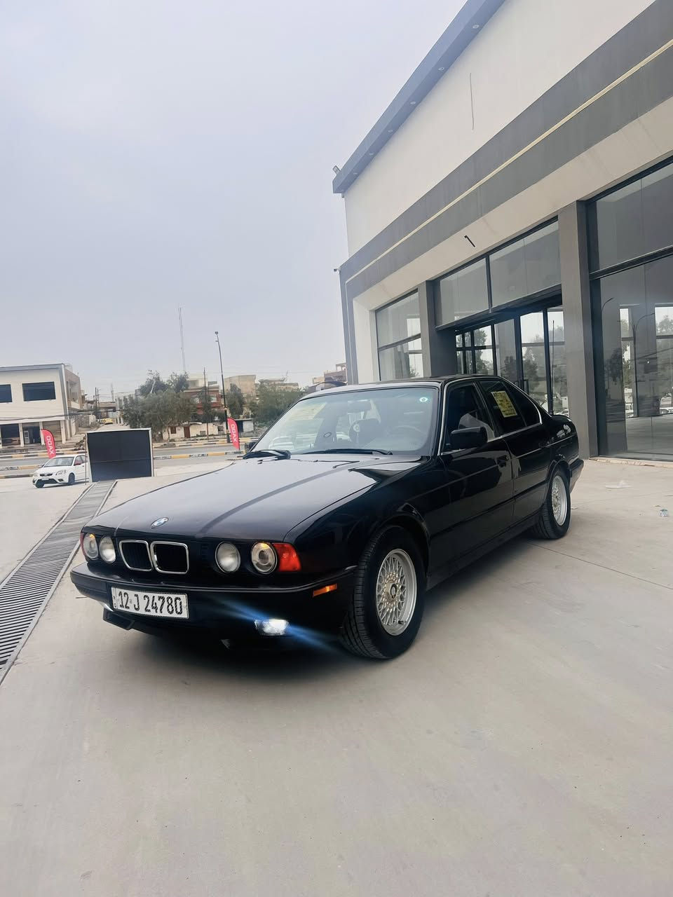 البيع بي ام 520 كير عادي مكينه كبس بي 3 قطع صبغ داخل صاج داخل جلد 4 جامات كهرب بجم عريض طخم ويل جديد طخم تواير جديد  لايت زينون ارقام جديد انكليزي  وبسمي السياره 
***********
*********** مكان السياره موصل كراج الشمال
