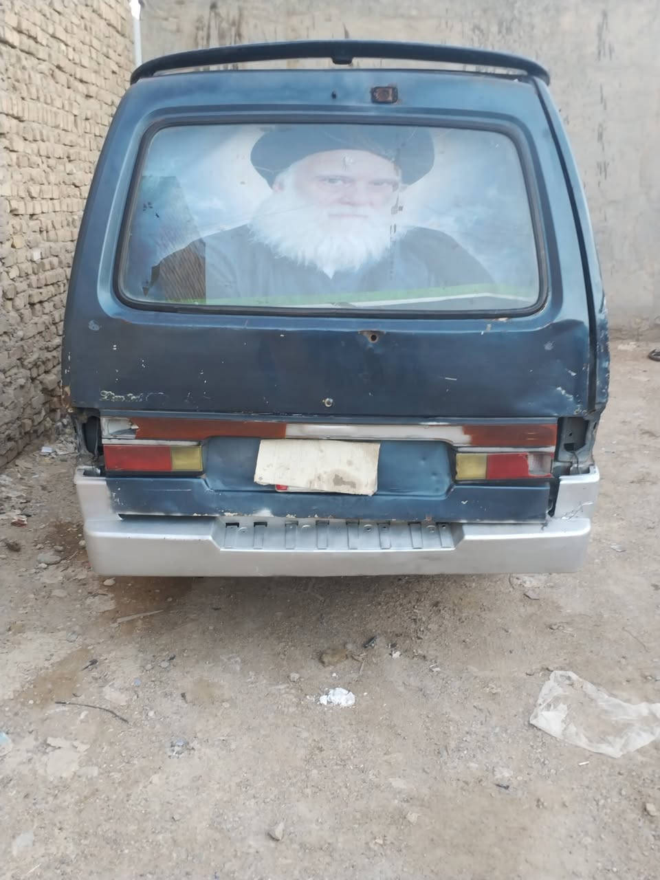 سلام عليكم سياره لكيه بسه موديل 94 مكينه كبيره كسن خير من لله شواصي بس واحد محمر  وقمه بغداد مكان سياره بلكوت وهاذا رقمي ***********  سعره 20 ورقه وبيه مجال  تريد تحويل تريد وكاله
