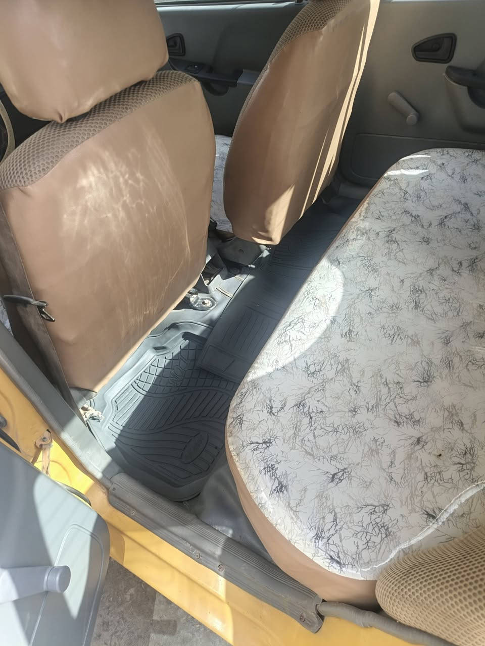 سلام عليكم سايبه موديل ١٣ كفاله شواصي سليمه  رقم دولي لسياره نضيفه كلش احله من اصوره بسمي تحويل ثاني يوم لسعر ٣٧ بيه مجال قليل ***********
