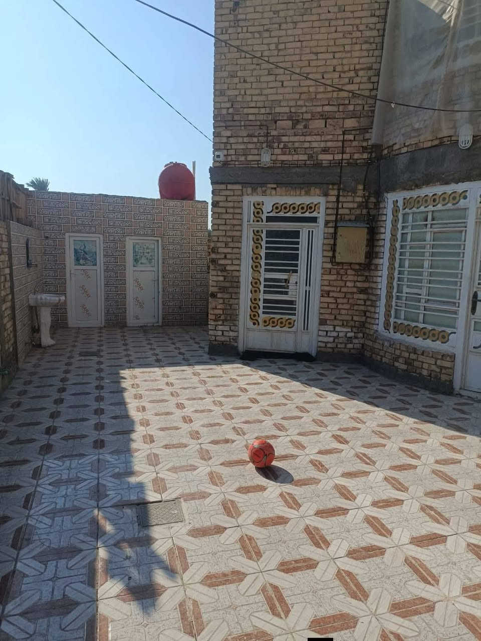 بسعر جدا مناسب
انريد نبيع موو سوالف بسعر مغري 
البيت للبيع 
670 متر 
العنوان/ الديوانية/ الدغاره/ طريق نهر الويرسي/
بناء درجه اولى+كراج سيارات+ حديقه
طابو زراعي سند 25
بسمنا حصرا 
تفاصيل اكثر إتصال برقم 
***********
