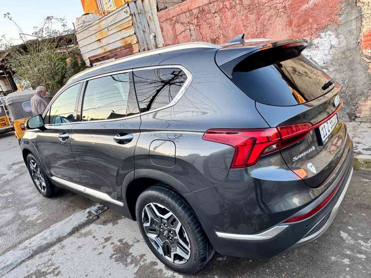 السلام عليكم سنتافيه موديل 23 لون فيلي ماشية 36 الف ميل السيارة فول مواصفات بنوراما 4 كامرات حادث السيارة بنيد وشويه بالجاملغ البنيد مصلح نفسيته والجاملغ بيه بارد وشويه صبغ عله كد الضربه ارباك استرين فقط السيارة حلو احلى من الصور مكانه بغداد رقم الهاتف *********** السعر 220 وبيه مجال
