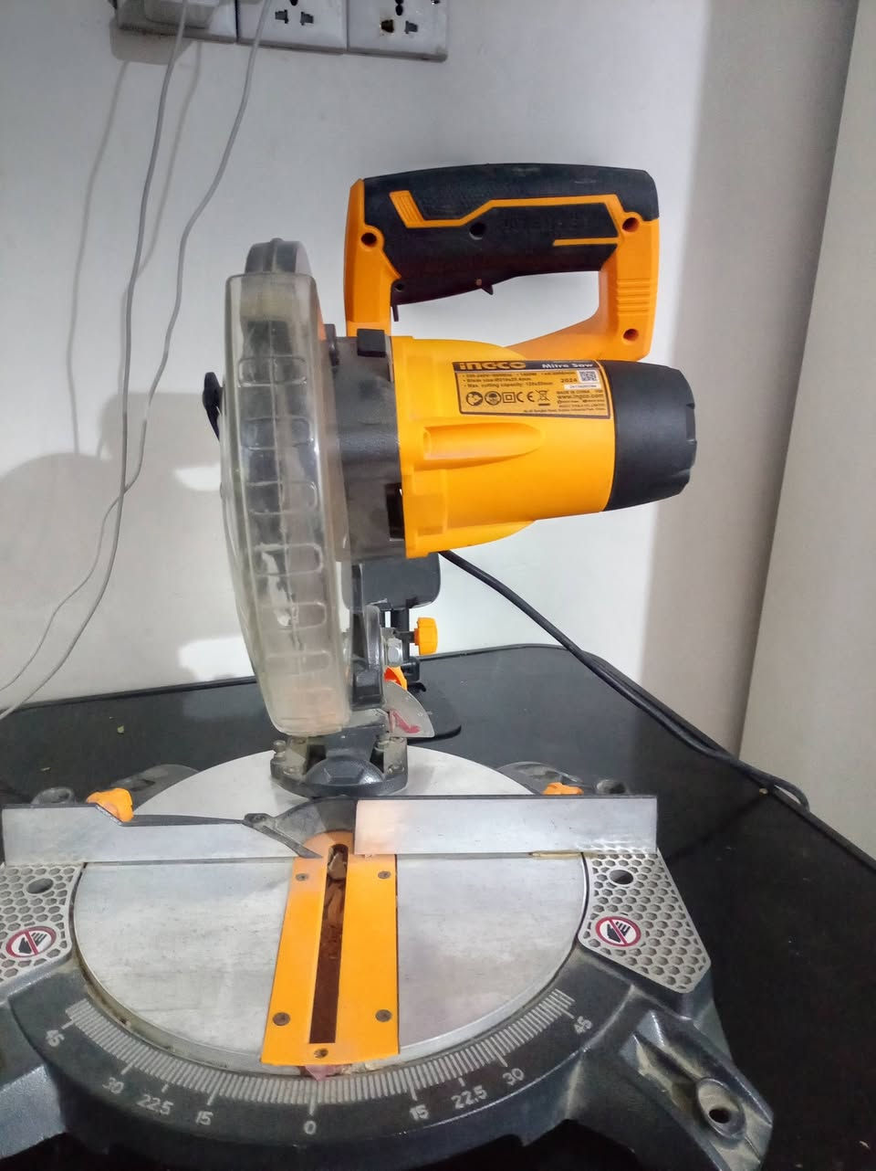 منشار خشب كهربائي 🔴 للبيع 🔴 جديد نظافة 100% ماركة انجيكو الاصلي
الصينية مالته تفتر لأي اتجاه وكل القياسيات والاشكال تكص 
مكاني بالحله ورديه خارج ***********
