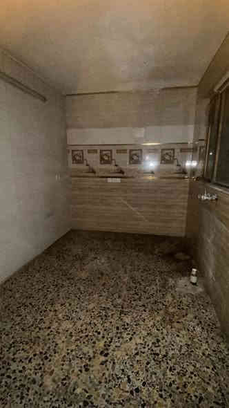 #للايجار____في____السيدية 
وحدة سكنية طابق اول فوق الارضي 

تحتوي على غرفتين نوم وصالة ومطبخ وخدمات

قيمة الاجار:600الف قفل

للاستفسار:***********

او زيارة مكتب الفهد الهندسي للمقاولات العامة/شارع جامع الاقصى مقابل مكتبة الحكم سنتر
