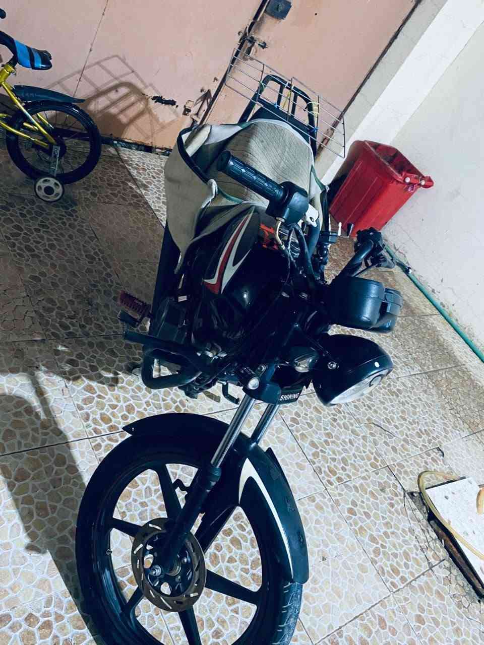 سلام عليكم دراجه شيلنك للبيع
مرقم سنويه بسمي  سعر عل خاص 

 ورقم هاتف ***********
