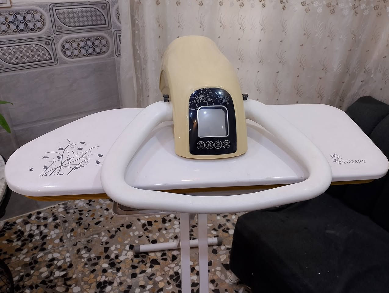 للبيع مكنسة كهربائية نوع SUMSNUG ✨
جديدة ولم تُستخدم أبداً، بالكارتون مالته 📦
قوة عالية جداً وسعة 35 لتر .
------------------------------------------------------------------------
- للبيع مكواة كبس بخارية نوع TIFFANY
نظيفة جداً واستعمال خفيف، تعمل بصورة ممتازة ✨
مناسبة للملابس، العبايات، الستائر والمفارش
تختصر وقت وجهد بالكوي 
📍الحالة: ممتازة
📍سبب البيع: عدم الحاجة
 للأستفسار الاتصال على الرقم ***********
