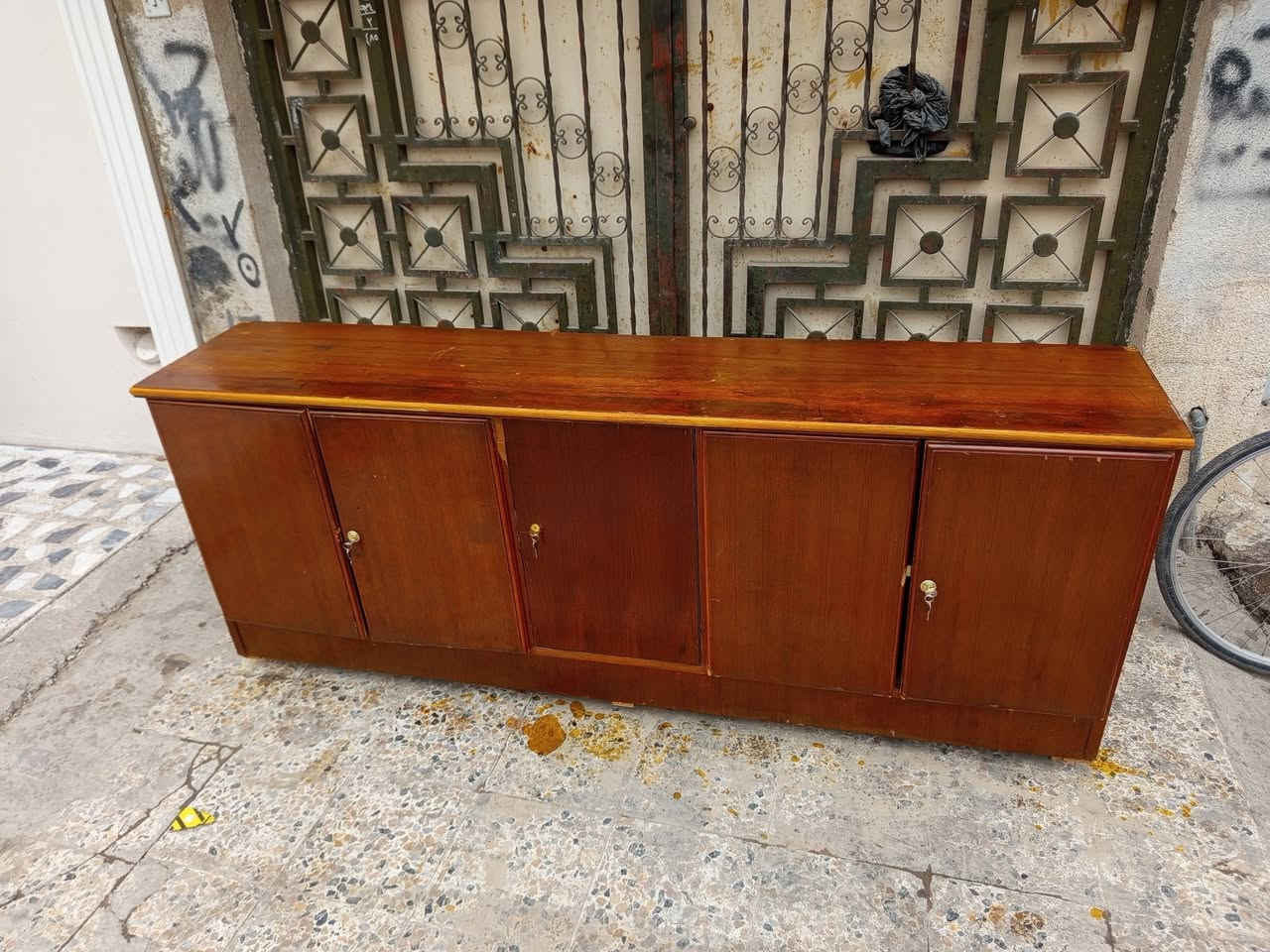 كمداين مجرات عدد ٤ شرط شرط النظافه شغل ثقيل سعر الوحده ٣٠ الف
مناميه ٥ ابواب شرط النظافه شغل ثقيل سعرها ٤٥ الف
رفاعي يم طرشي الشفاء ***********
