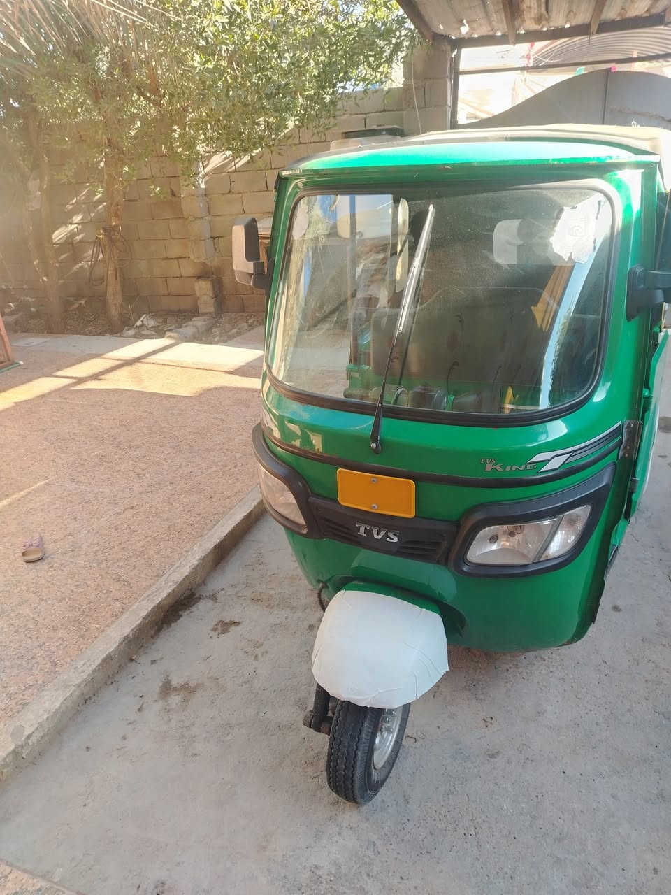 سلام عليكم تكتك للبيع رقم وسنويه تكتك مجفته شركه ولباقي كفاله مديل 2021 سعر 6و 600 مكاني بصره اربع شوارع ***********
