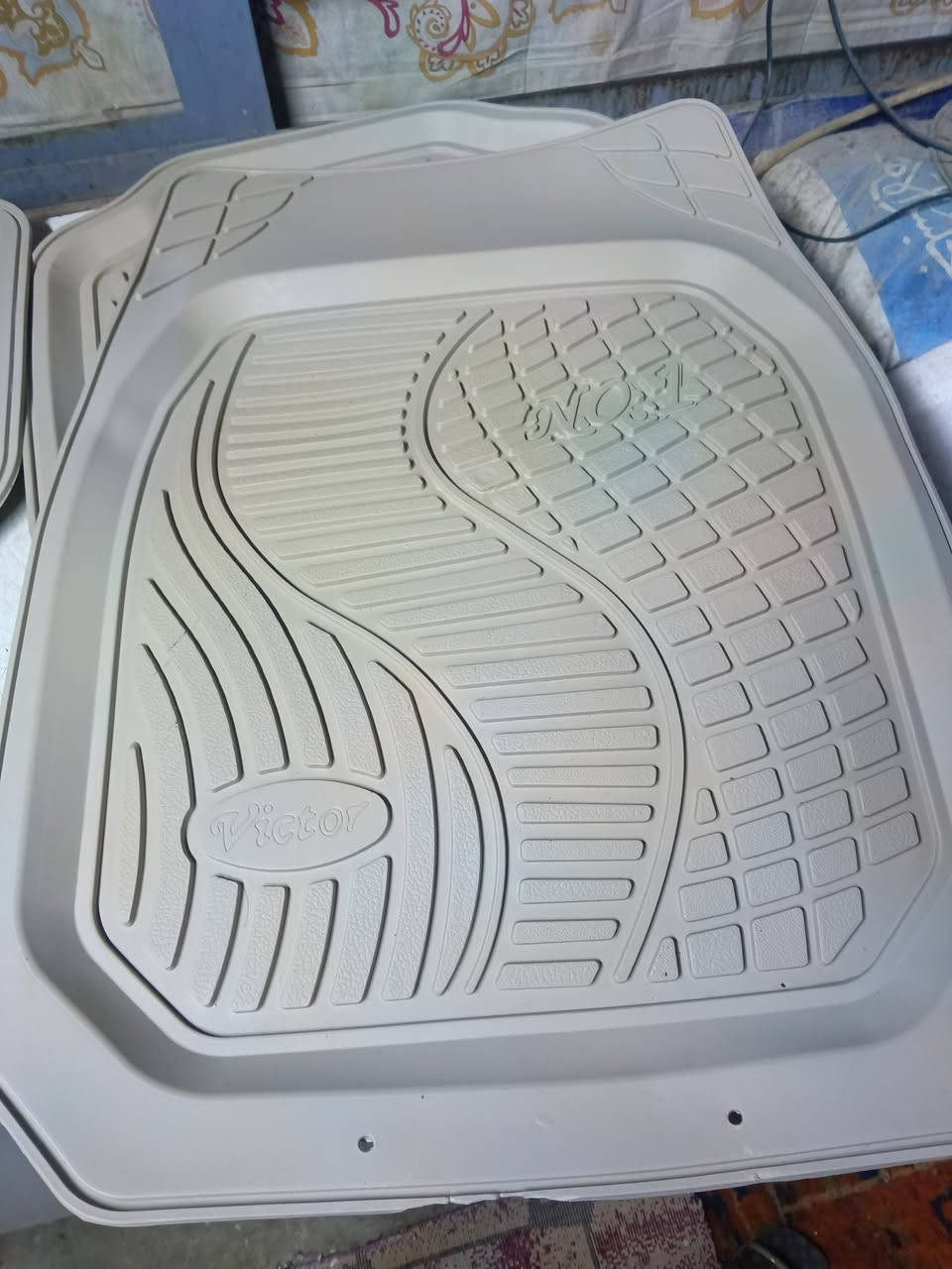 سلام عليكم
عندي غراض  للبيع 
فرشة دشبول صني 
ارضيات جديد بلجيس 
تلبسيه كشنات صني 
وبردات كويتات الاصليات. مكاني البصرة المركز 
***********
