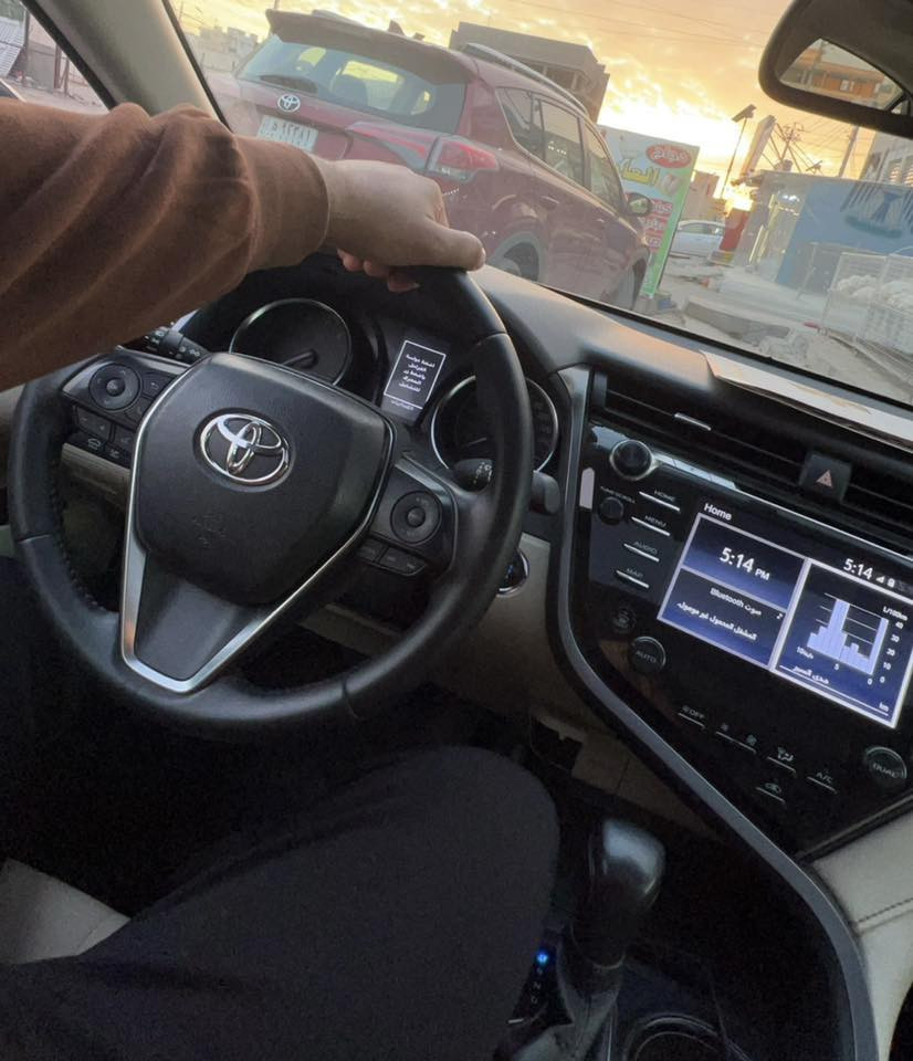 كامري خليجي GLE 2020 فول مواصفات بانزين فقط مو هايبرد محرك 2500 (بدون طاحونة) رقم بغداد الجديد ب اسمي ماشية 74 مواصفات فتحة ودبل بصمة وكامرا وشاشه وحساسات امامي وخلفي ايرباكات 8 
بيها كرده بسيطة ببغداد مبدل جاملغ امامي نفس اللون مطابق اصلي وبيها بارد اماكن ع كد شبر
بجم كبس بدوه ايرباك بدون اي دواخل فقط كرده بسيطة
سعرها 188 قفل
مكاني بغداد 
الشراي يتصل ***********
