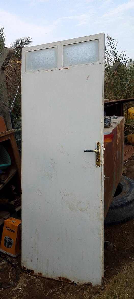 باب خشب استقبال مع جرجوبه 150 ألف +باب حديد سعر 75 مكان حله أبو غرق لاستفسار إتصال عل  الرقم ***********
