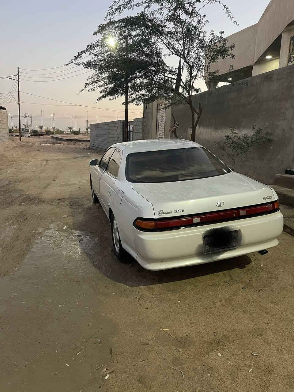 مارك ١٩٩٤مكفوله من الكص والنقل مكينه وكير خير من الله 2.5كلها شغاله حداديه جديده سنويه منتهيه ومكمل هزه باقي بس على المداور وراعيها موجود يريد مداور وقم بغداد موجود السياره بصره /سفوان رقم الهاتف ***********
