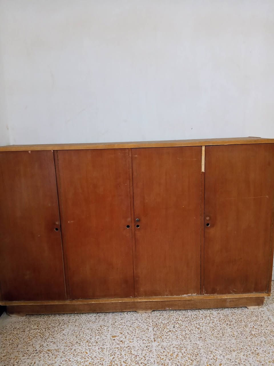 السلام عليكم ورحمة الله يوجد مناميه للبيع المكان ناحيةالشورة قريه تلواعي السعر خاص رقم الهاتف ***********
